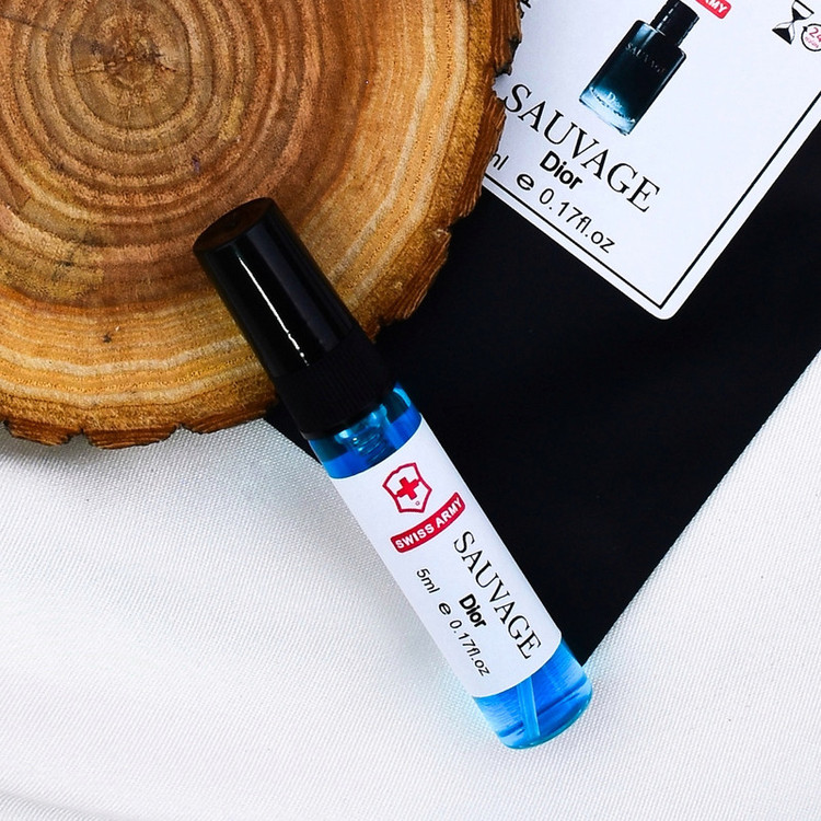 عطر جیبی مردانه سوئیس آرمی مدل ساواج دیور با رایحه خنک حجم 5 میلیلیتر