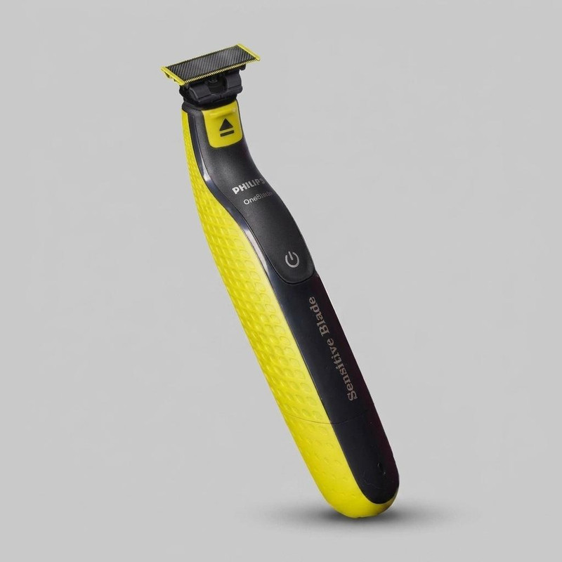 ماشین اصلاح موی صورت و بدن فیلیپس مدل OneBlade Sensitive با تیغه تیتانیوم پیشرفته، طراحی ارگونومیک، مقاوم در برابر آب، قابلیت اصلاح با شماره صفر، استفاده به صورت خشک و مرطوب
