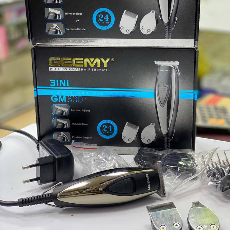 ماشین اصلاح موی سر و صورت جیمی مدل GM-830 با تیغه استیل ضد زنگ، برش مستقیم، قابلیت تنظیم سرعت، 7 شانه اصلاح از 0.2 تا 9 میلیمتر، وزن 200 گرم و منبع تغذیه برق با آداپتور