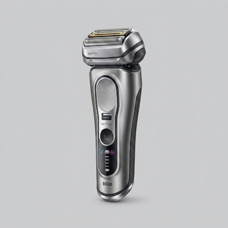 ماشین اصلاح موی صورت شارژی براون مدل 9677CC با تیغههای تیتانیوم، ضد آب، استفاده خشک و مرطوب، تیغههای خودتیزشونده و ضد التهاب، نمایشگر میزان شارژ، باتری لیتیوم یون، شارژ سریع، همراه با آداپتور، کیف نگهداری و برس تمیزکننده