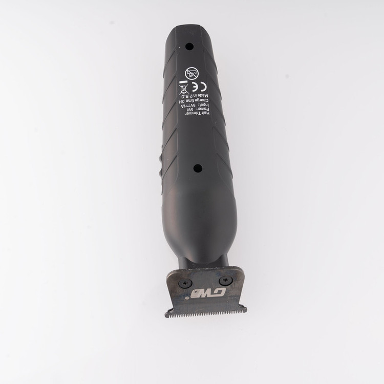 ماشین اصلاح موی سر و صورت جی دبلیو مدل G-9818، اصلاح به صورت صفر زن، خط زن، باقابلیت تنظیم سرعت و طراحی ارگونومیک، تکنولوژی اصلاح به صورت تریم، مدت زمان شارژ 120 دقیقه و مدت زمان استفاده پس از شارژ 100 دقیقه، دارای چراغ نشانگر عملکرد و شارژ و دو حالت سرعت