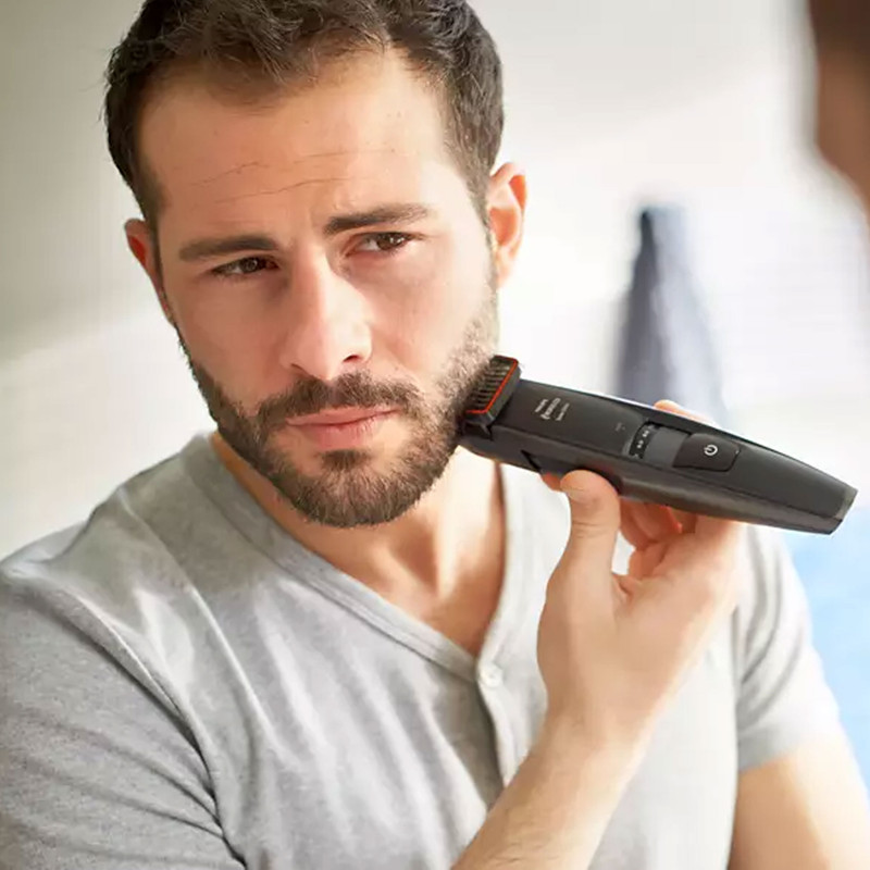ماشین اصلاح موی صورت فیلیپس مدل BT5200/16 با تیغههای استیل ضدزنگ خود تیزشونده، طول اصلاح 0.4 تا 10 میلیمتر، قابلیت استفاده با باتری و برق، شارژ USB یک ساعته و ضدآب با طراحی ارگونومیک و شانه قابل تنظیم دستی