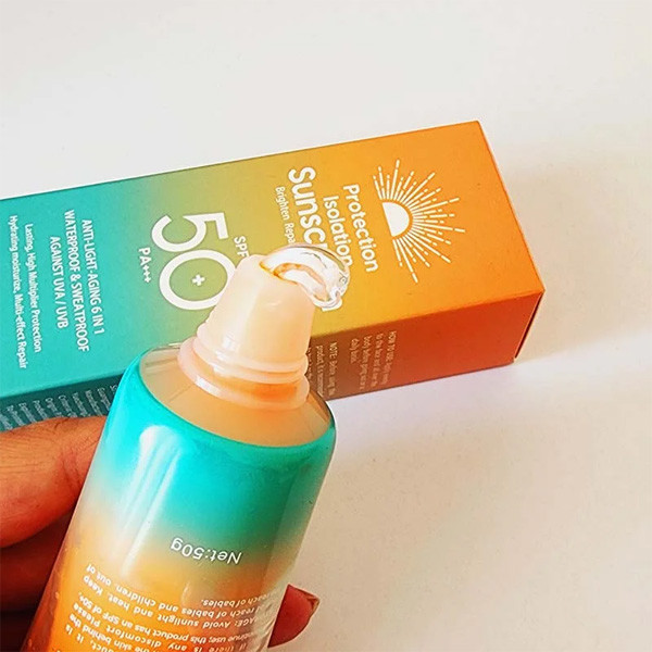 کرم ضد آفتاب بدون رنگ سادور SPF 50 مدل PI محافظ UVA ،UVB و PA+++، ضد حساسیت، ضد چروک و ضد پیری، مناسب انواع پوست وزن 50 گرم