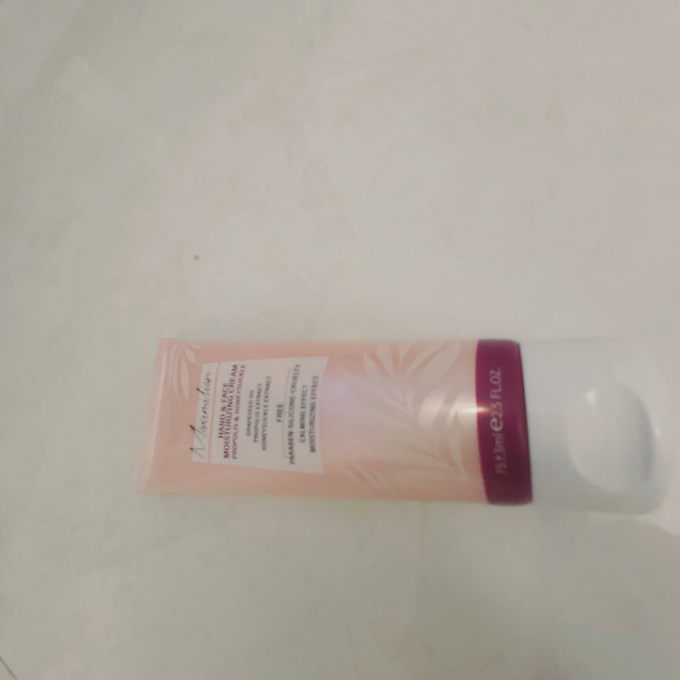 کرم مرطوب کننده ماکسیمیلیان مدل یاس حجم 75 میلی لیتر