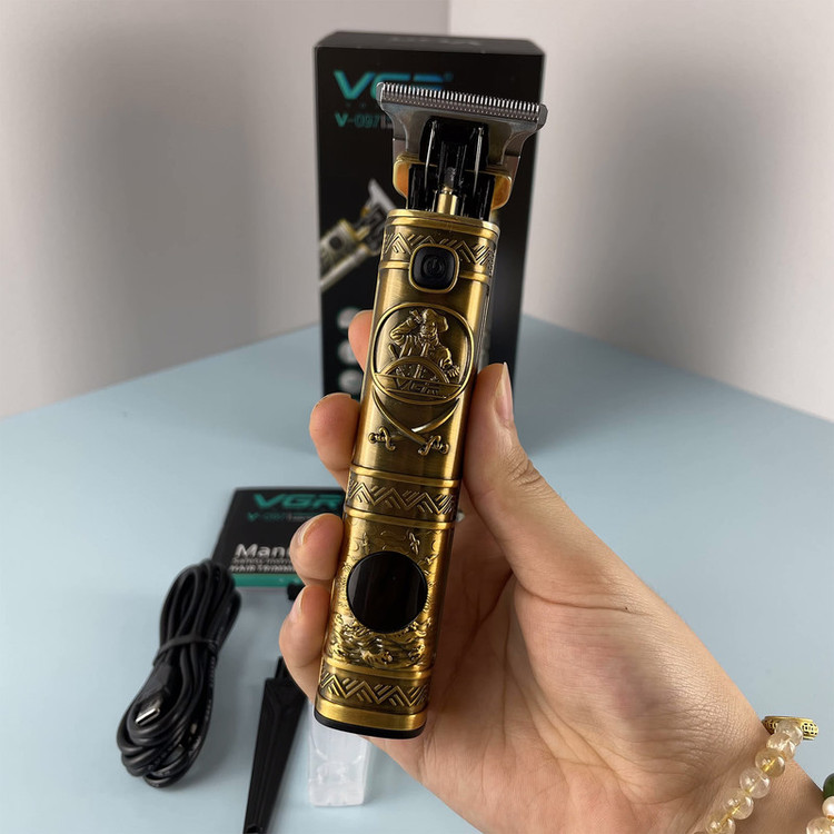 ماشین اصلاح موی صورت وی جی ار مدل V-097 با تیغه استیل ضد زنگ، موتور 6500 دور در دقیقه، قابلیت تنظیم سرعت، عملکرد توربو، نمایش وضعیت باتری و سه عدد شانه در سایزهای 1، 2 و 3 میلیمتر