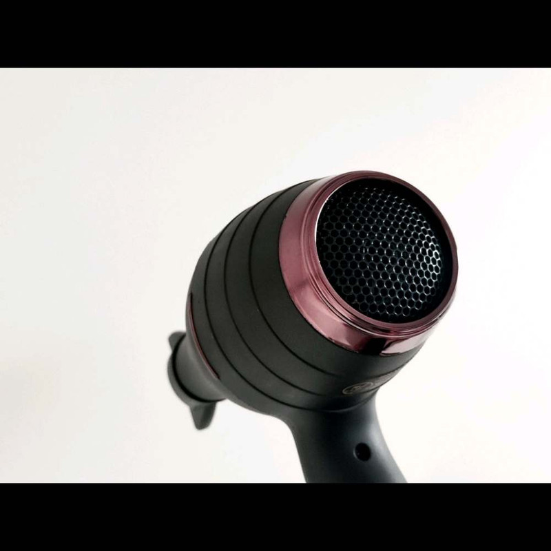 سشوار حرفهای مدل Quick Sound با توان 2600 وات، موتور AC با دوام بالا، تنظیم دما و سرعت در سه حالت، دو سری متمرکزکننده هوا، کابل 2 متری عاری از اکسیژن و المنت تیتانیوم زیگزاگی