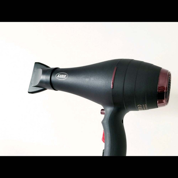 سشوار حرفهای مدل Quick Sound با توان 2600 وات، موتور AC با دوام بالا، تنظیم دما و سرعت در سه حالت، دو سری متمرکزکننده هوا، کابل 2 متری عاری از اکسیژن و المنت تیتانیوم زیگزاگی