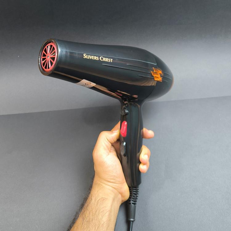 سشوار حرفهای سیلور کرست مدل SC-D014 با موتور AC 3000 وات، فناوری تولید یون، تنظیم دما در 3 حالت و سرعت در 2 حالت، دارای نازل متمرکزکننده و 2 شانه، کابل 1.5 متری و چرخان 360 درجه