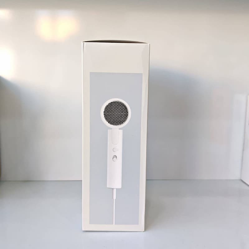 سشوار مسافرتی 1600 وات شیائومی مدل H101 New، موتور AC، وزن 566 گرم، دارای سری متمرکزکننده باریک با ویژگی صافکنندگی، با قابلیت فناوری تولید یون