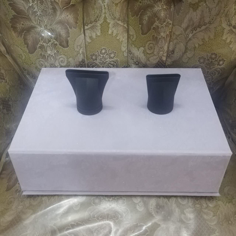 سشوار حرفهای بابیلیس پرو مدل 35021 با موتور پرقدرت 2400 وات AC، قابلیت کراتینه کردن مو، تولید یون منفی، تنظیم دما در سه حالت، تنظیم سرعت در دو حالت، همراه با متمرکزکننده باریک و پهن