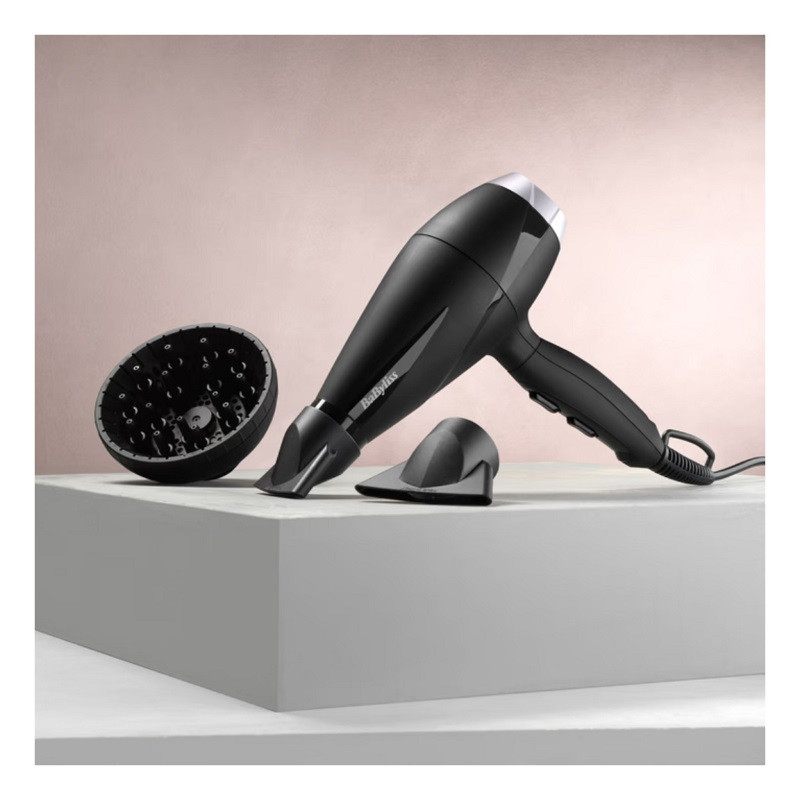سشوار حرفهای بابیلیس مدل Style pro 2100 وات، تنظیمات دما و سرعت دو حالته، همراه با سه سری صافکننده، حجمدهنده و متمرکزکننده، پخش یکنواخت گرما و تقویت فر طبیعی مو