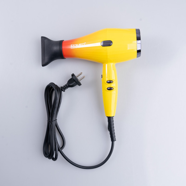 سشوار حرفهای 2200 وات رومئو مدل RM-5151، موتور AC، وزن 682 گرم، دارای سری متمرکزکننده باریک با ویژگی صافکنندگی، با قابلیت باد سرد، فناوری تولید یون