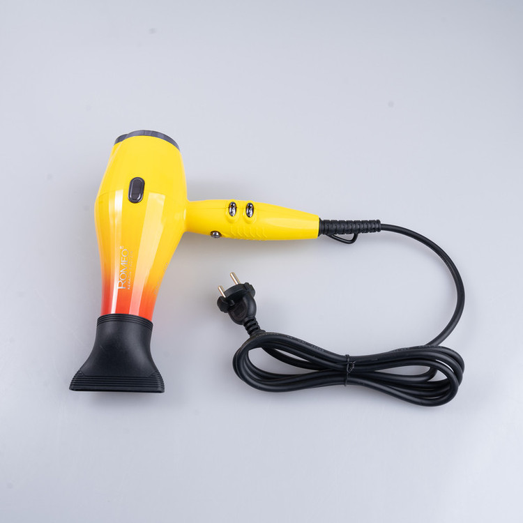سشوار حرفهای 2200 وات رومئو مدل RM-5151، موتور AC، وزن 682 گرم، دارای سری متمرکزکننده باریک با ویژگی صافکنندگی، با قابلیت باد سرد، فناوری تولید یون