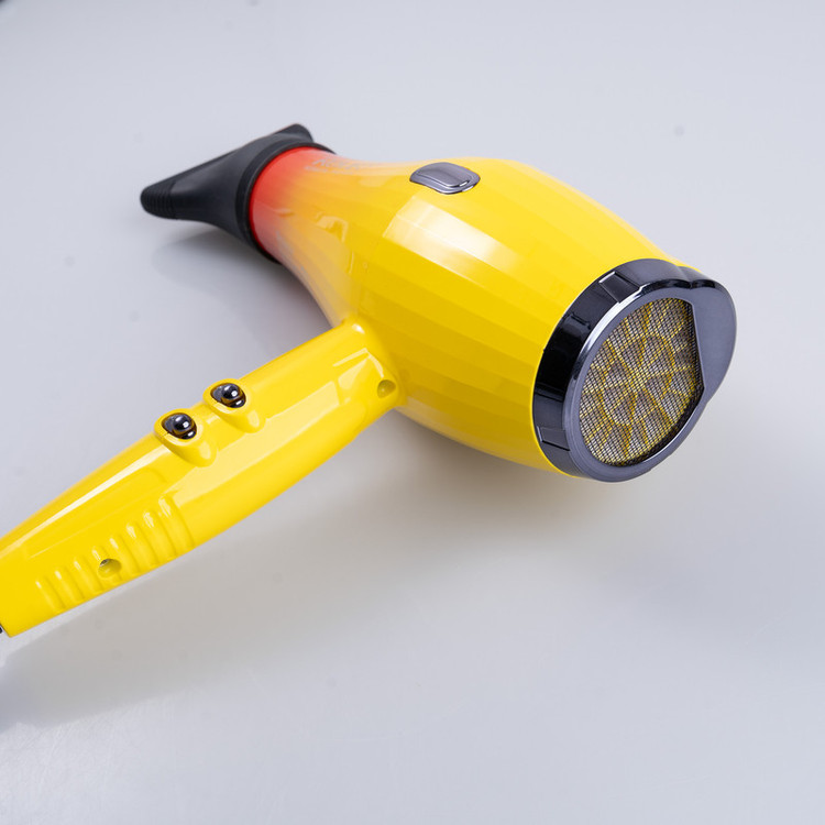 سشوار حرفهای 2200 وات رومئو مدل RM-5151، موتور AC، وزن 682 گرم، دارای سری متمرکزکننده باریک با ویژگی صافکنندگی، با قابلیت باد سرد، فناوری تولید یون