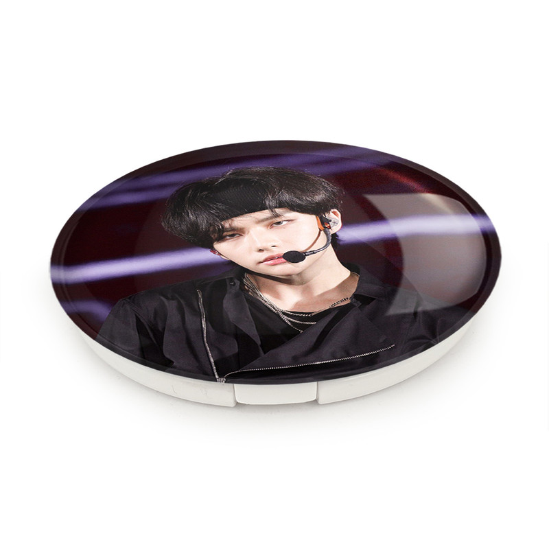 آینه جیبی خندالو طرح هیونجین گروه استری کیدز Stray Kids مدل تاشو کد 11866