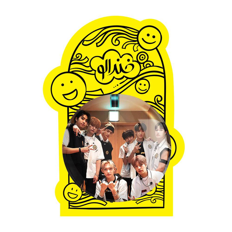 آینه جیبی خندالو مدل گروه استری کیدز Stray Kids کد 11849