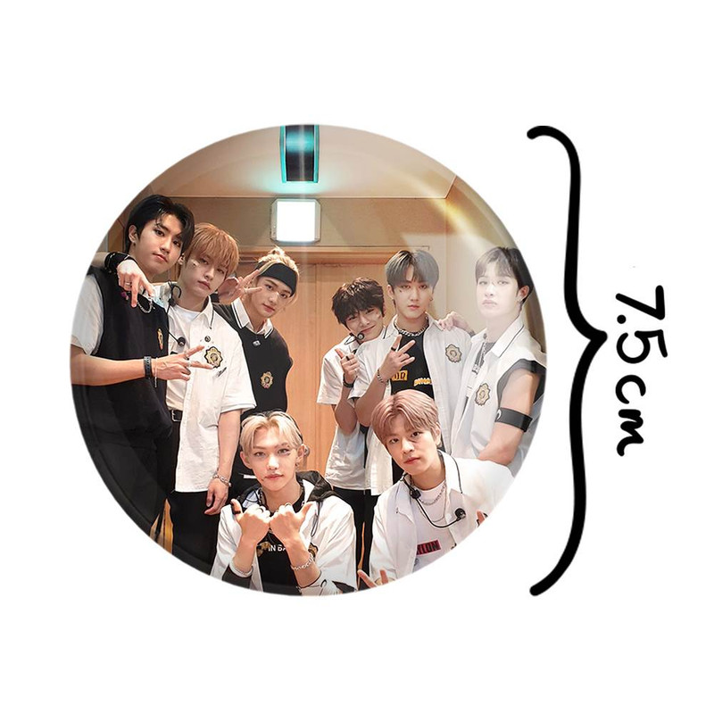آینه جیبی خندالو مدل گروه استری کیدز Stray Kids کد 11849
