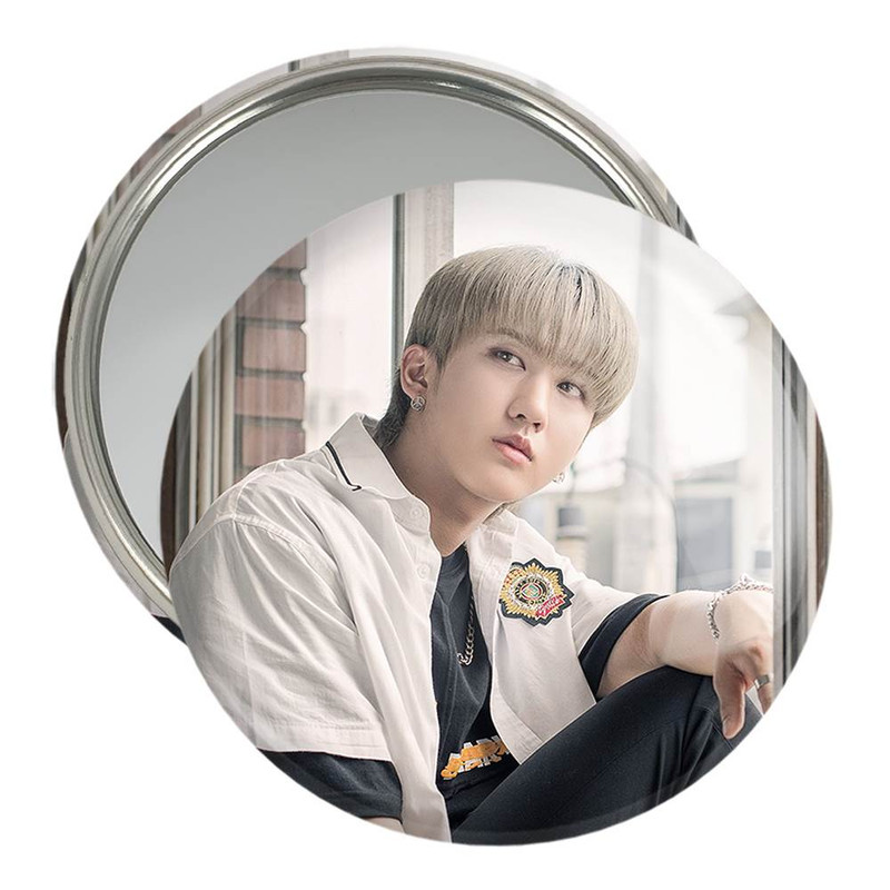 آینه جیبی خندالو مدل چانگبین گروه استری کیدز Stray Kids کد 11869