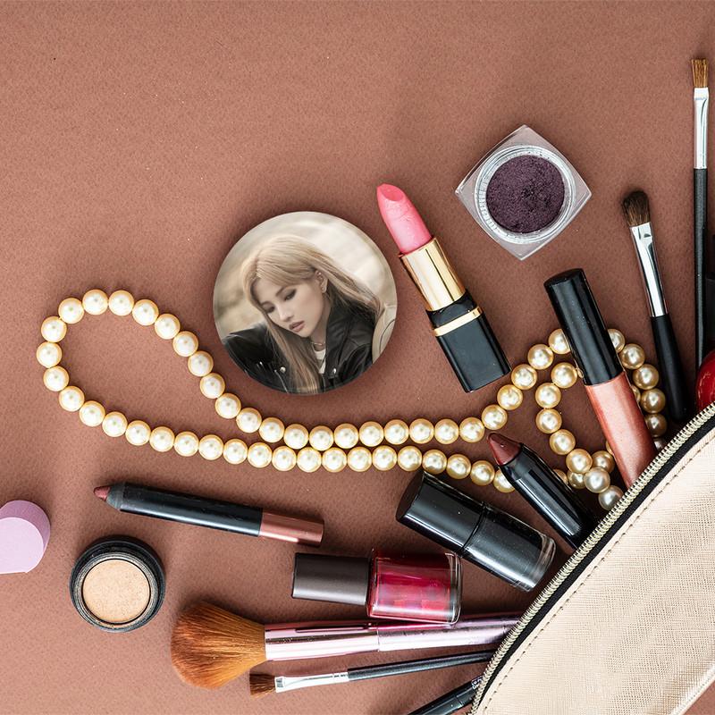 آینه جیبی خندالو طرح سویون گروه جی آیدل GIdle مدل تاشو کد 19575